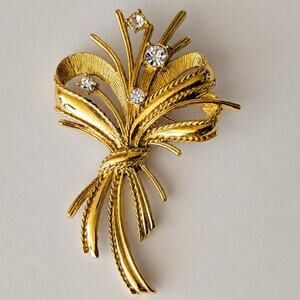 Vintage Avon 1991 Hollywood Glamour Rhinestone Bouquet Brooch